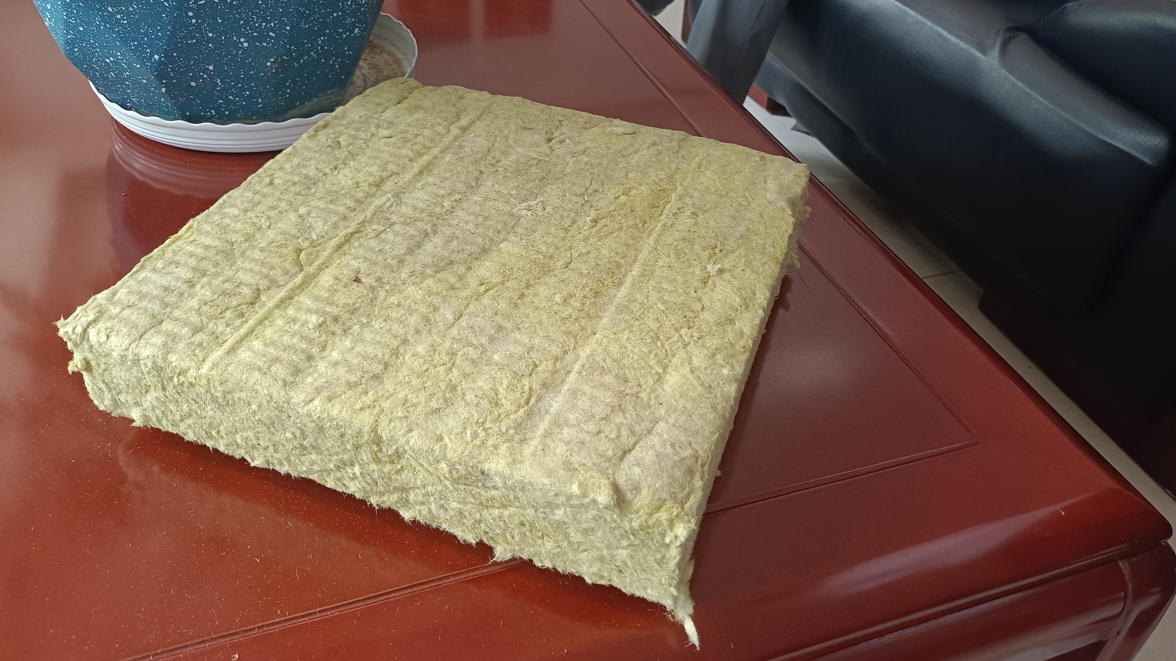 A 級(jí)防火巖棉板，守護(hù)安全與舒適的保溫新...